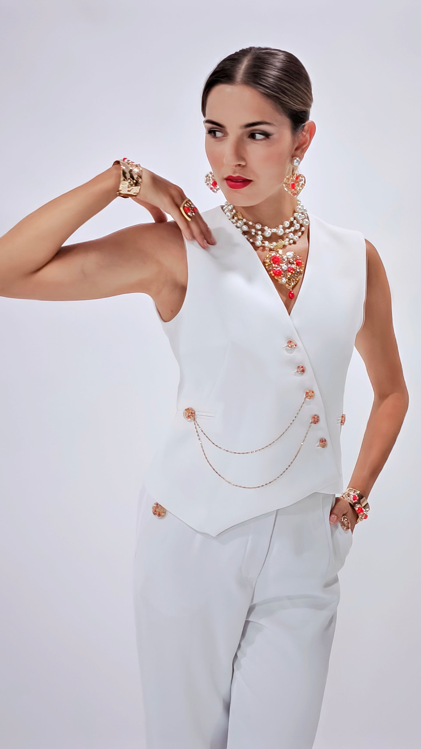 Conjunto Chaleco Blanco con Pantalon Blanco + Joyería Julieth