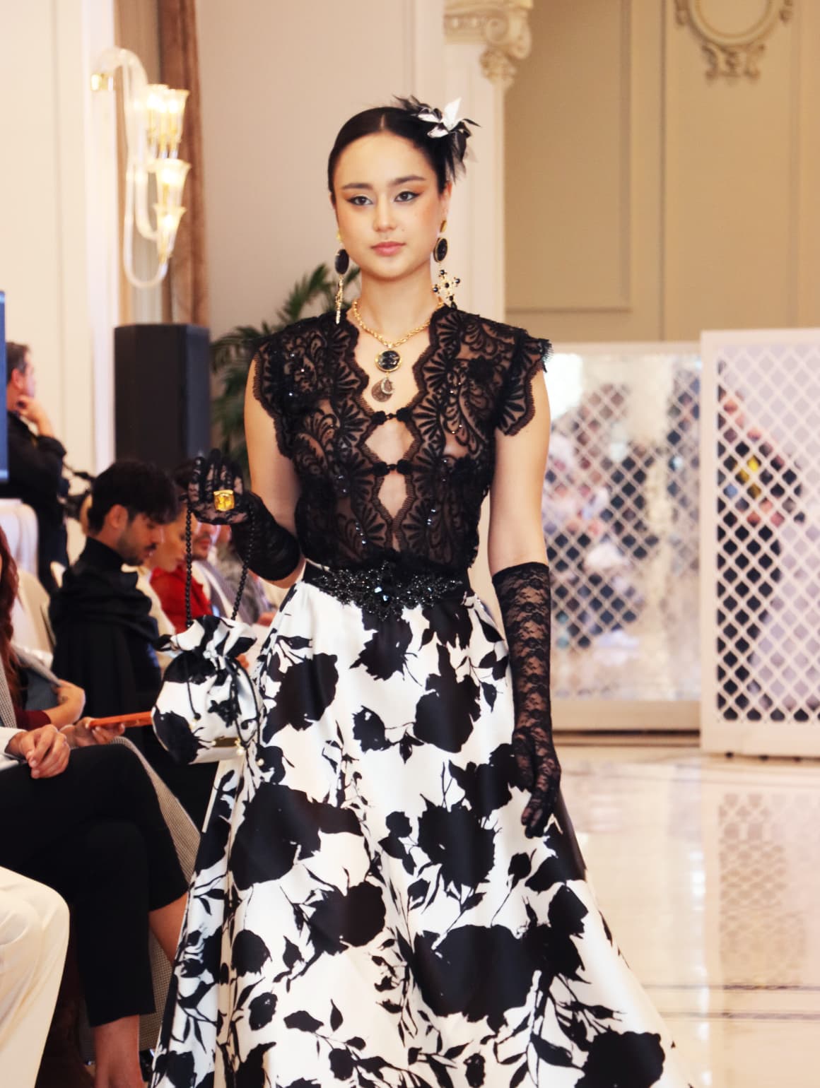 Blusa Brocada Sin Mangas – Alta Costura · Colección Majestad - Julieth  