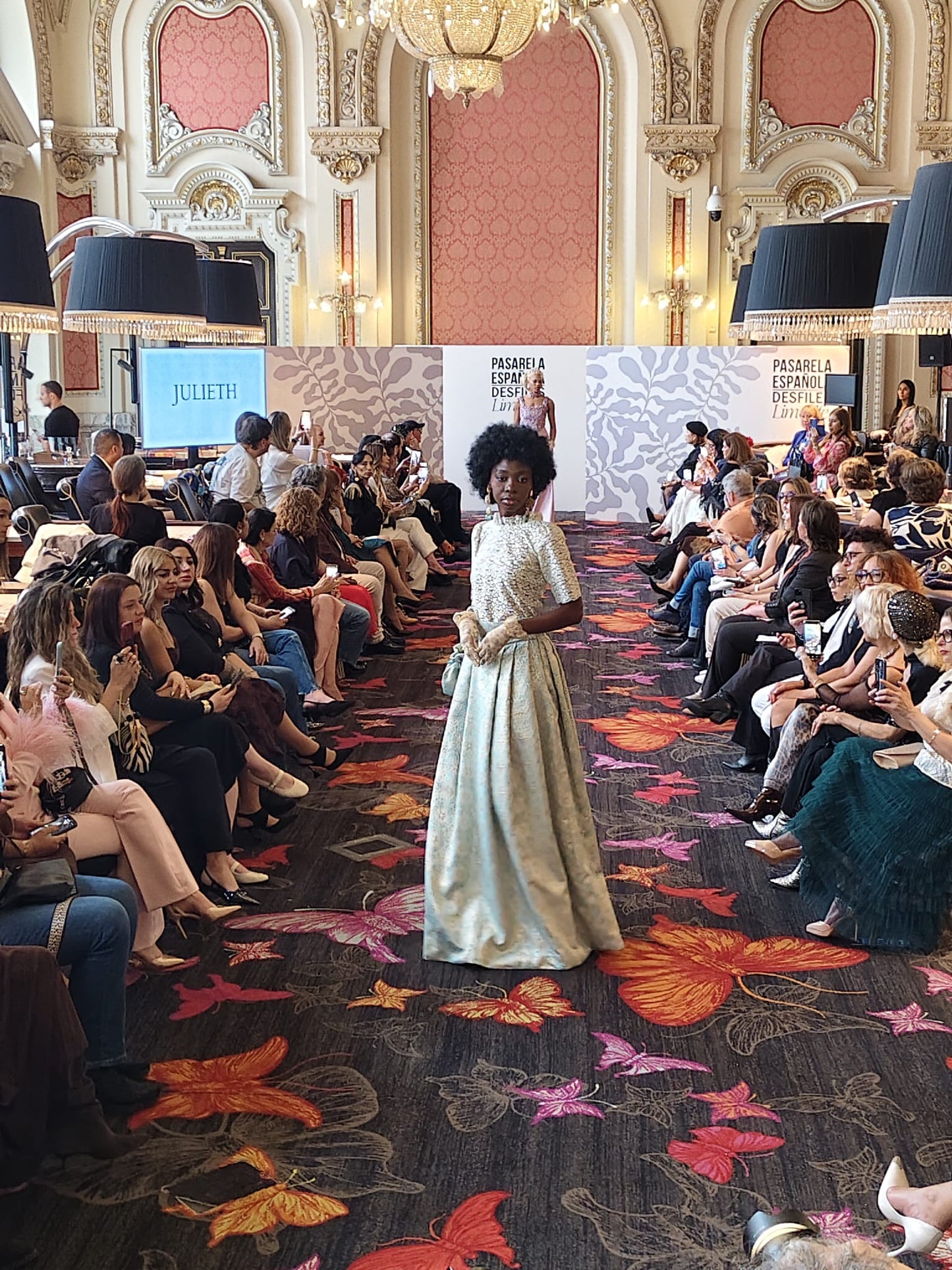 Falda, Blusa y Pendientes – Alta Costura Julieth