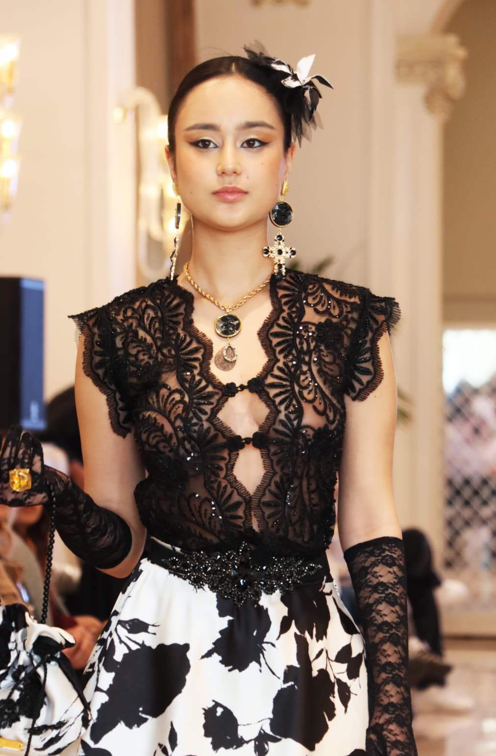 Blusa Brocada Sin Mangas – Alta Costura · Colección Majestad - Julieth  