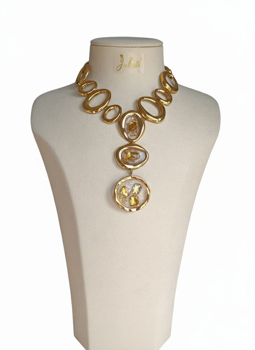 Traje de la Colección Afrodita de Julieth más Joyeria