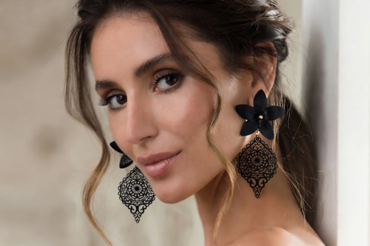 Pendientes de la Colección Mediterráneo Flores Negras - Julieth  