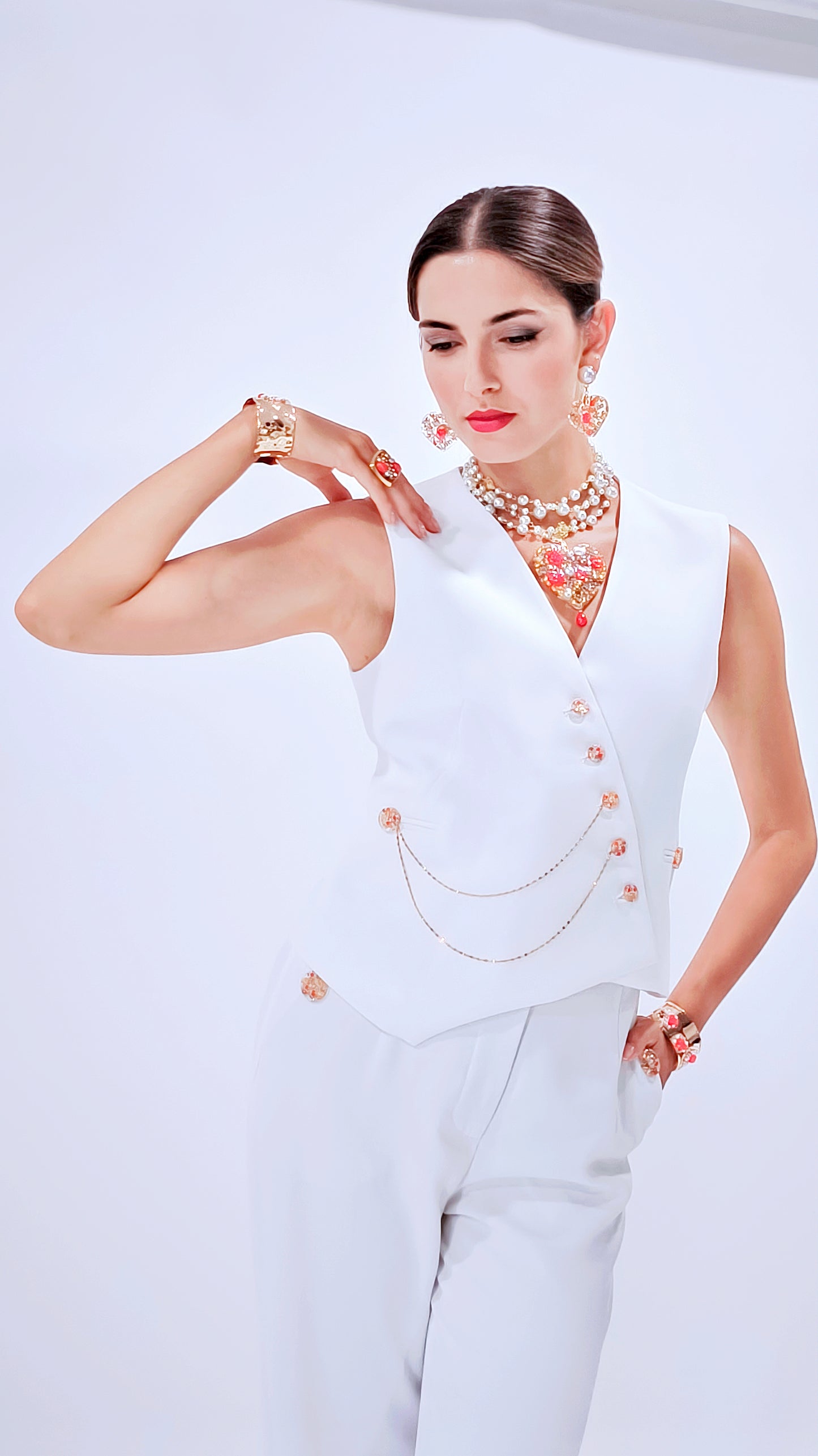 Conjunto Chaleco Blanco con Pantalon Blanco + Joyería Julieth