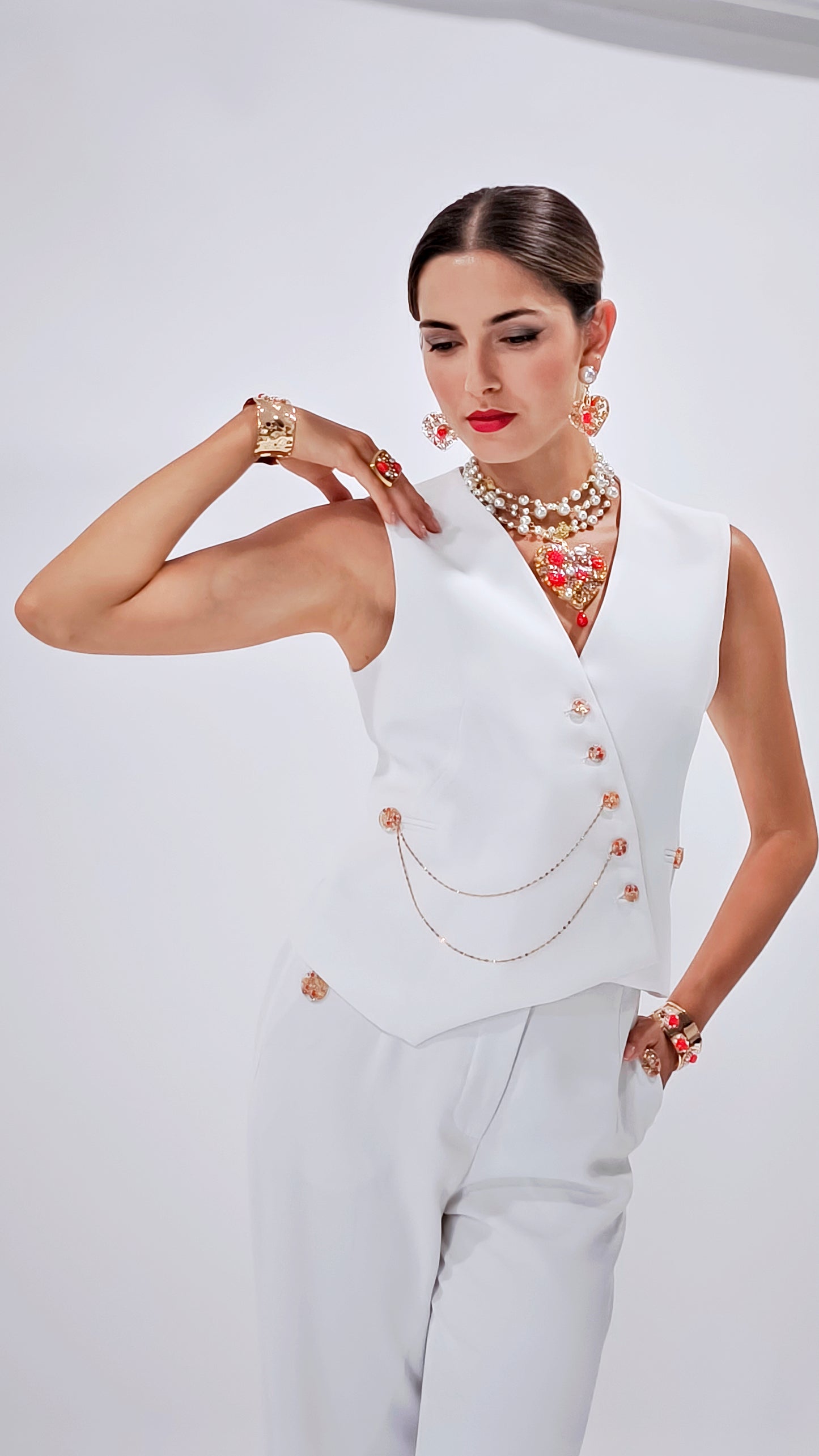 Conjunto Chaleco Blanco con Pantalon Blanco + Joyería Julieth