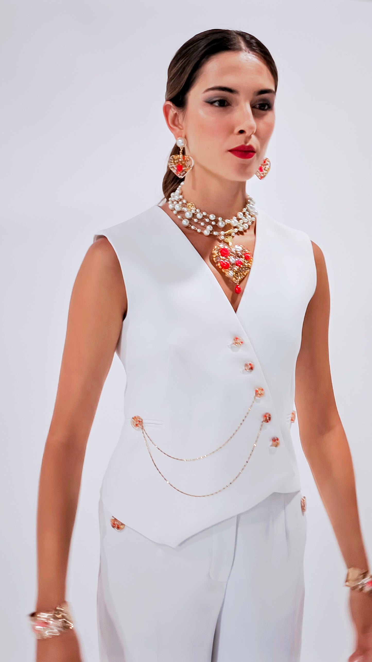 Conjunto Chaleco Blanco con Pantalon Blanco + Joyería Julieth