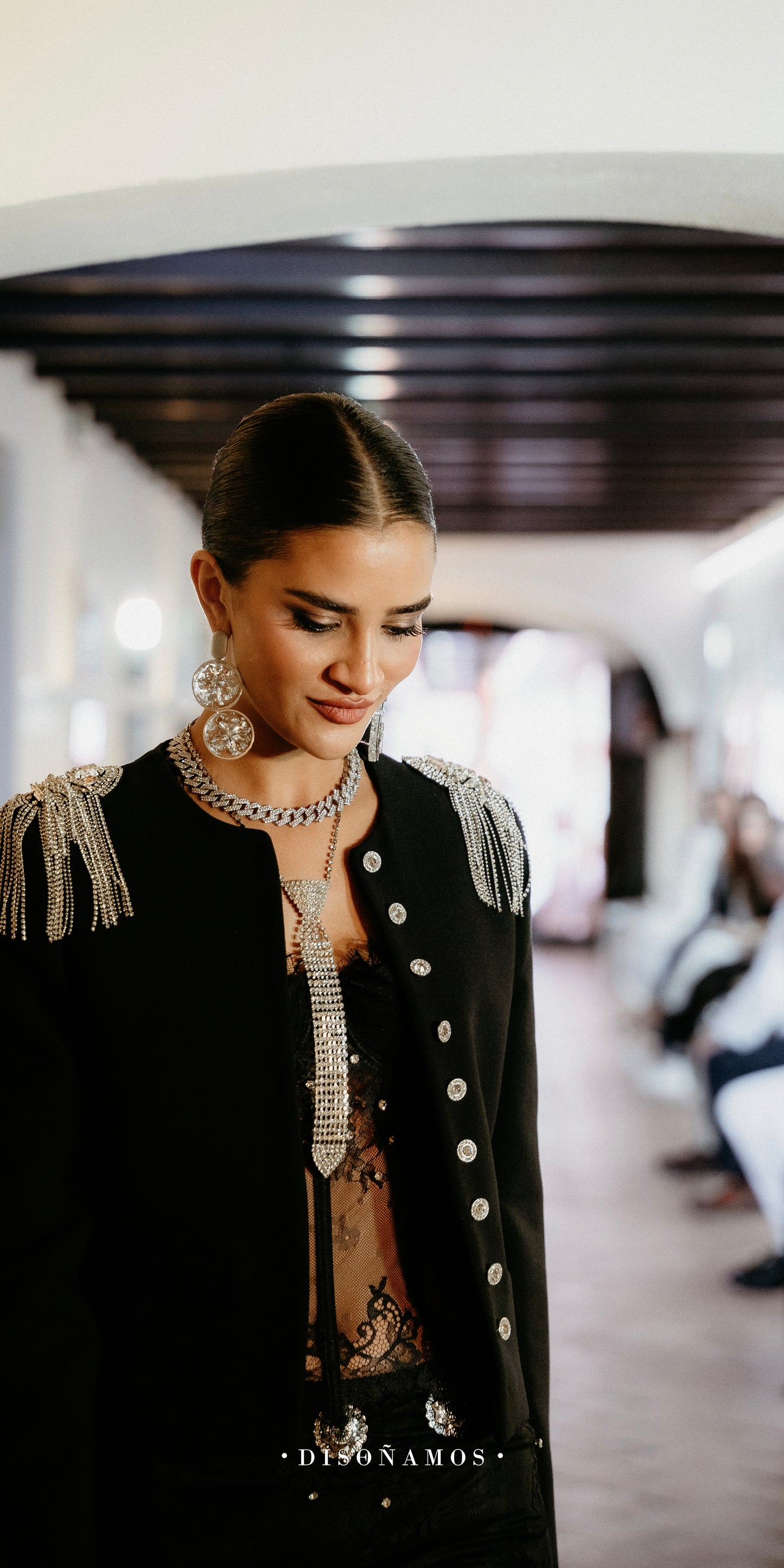 Conjunto Chaqueta  Negra con Corset más Falda Con Encaje+ Joyería - Julieth  