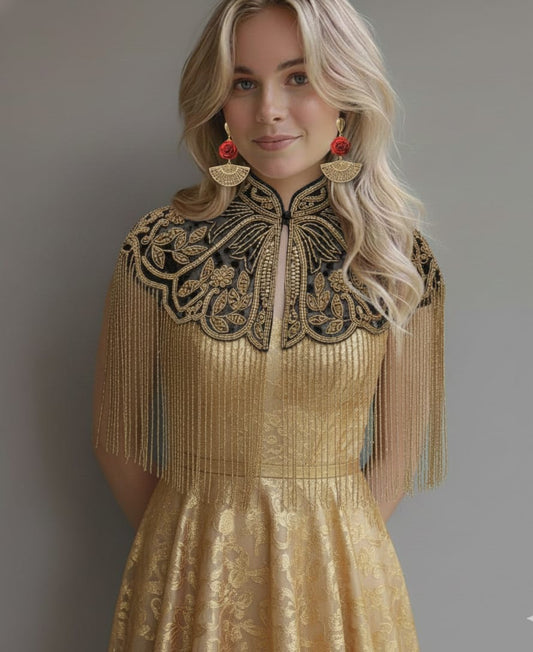 Capa Dorada con Pedrería